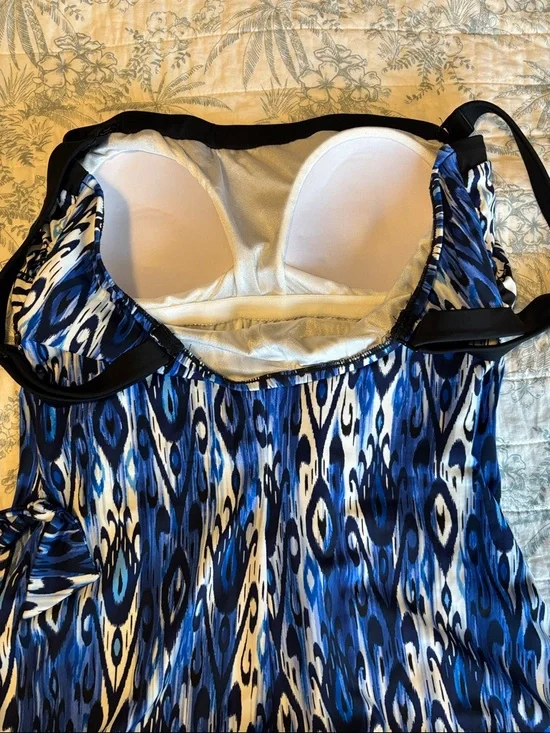 Maxine of Hollywood Blue Patterned Women’s swimsuit Black Trim SZ 16 - Picture 4 of 5